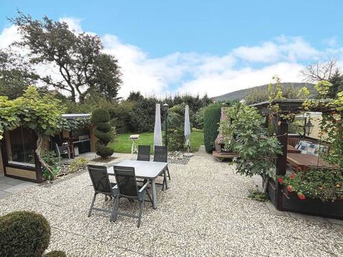 Sonnenterrasse mit Deisterblick - Mehrfamilienhaus, Wohnhaus mit 258,00 m&sup2; in Springe zum Kaufen