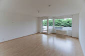 Wohnzimmer - Helle und einladende 3-Zimmer-Wohnung mit idealem Schnitt