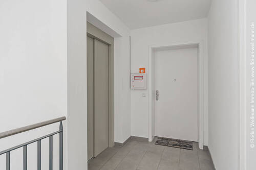 Treppenhaus mit Fahrstuhl - Etagenwohnung mit 58,00 m² in Bremen zum Kaufen