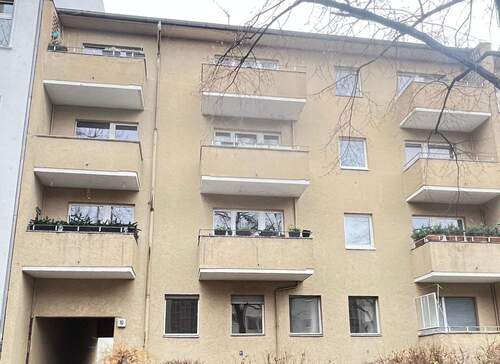 Hausansicht straßenseitig - Bezugsfrei - ruhige Seitenstraße - mit Stellplatz - nah an der FU