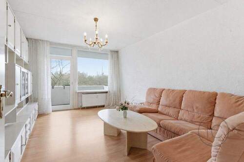 Wohnzimmer - Helle 4-Zimmer-Eigentumswohnung mit zwei Balkonen in familienfreundlicher Lage