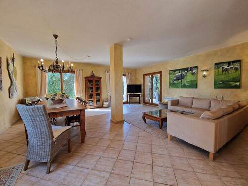 großzügiges Wohn-/Esszimmer - 