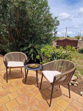 Terrasse bei Eingang + Tor - 
