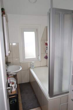 Bad mit Badewanne OG - 