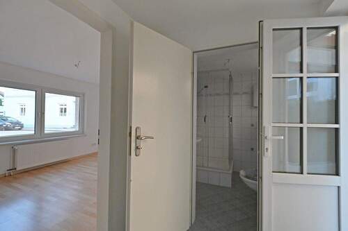 Bad und Gartenzugang - 