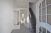 Haupthaus Eingang - 4 Zimmer Etagenwohnung zum Kaufen in Essen