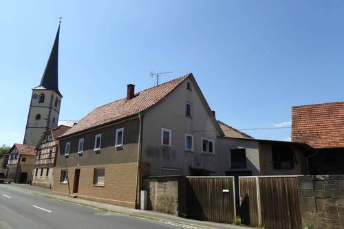 Objektansicht - Renovierungsbedürftiges Bauernhaus mit Garage, Ställen und Maschinenhalle- mit Sanierungskonzept