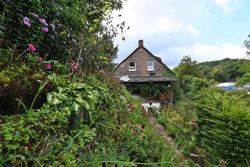 Hausansicht - 6 Zimmer Einfamilienhaus in Essen