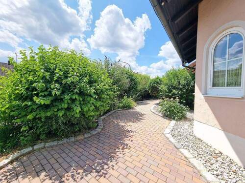 20230706_131947.jpg - Doppelhaushälfte mit 217,00 m&sup2; in Großmehring zum Kaufen