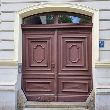 Hauseingangstür - 2 Zimmer Mehrfamilienhaus, Wohnhaus in Görlitz