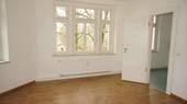 Wohnzimmer - Frei ab 1.3.26 - in ruhiger Seitenstr. mit LAMINAT - im 1. OG