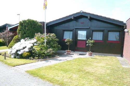 Vorderansicht - 'Haus zum Verlieben' - Sehr gepflegtes Ferienhaus mit zwei Außenstellplätzen!