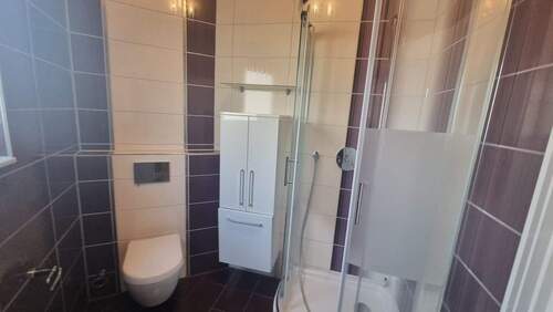 Badezimmer - Doppelhaushälfte mit 225,30 m&sup2; in Kösching zum Kaufen