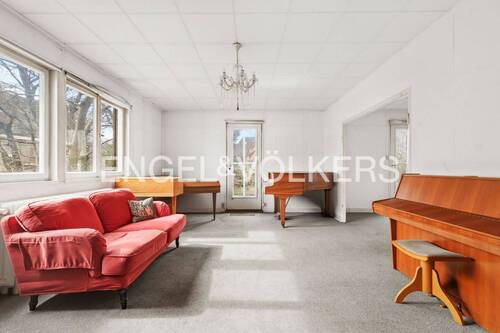 Wohnzimmer - 5 Zimmer Einfamilienhaus zum Kaufen in Hamburg