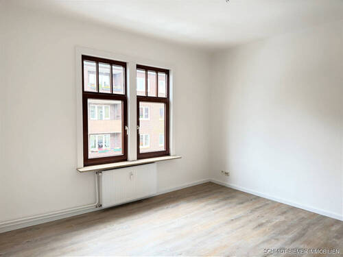 Wohnung 3 - 9 Zimmer Mehrfamilienhaus, Wohnhaus in Wedel