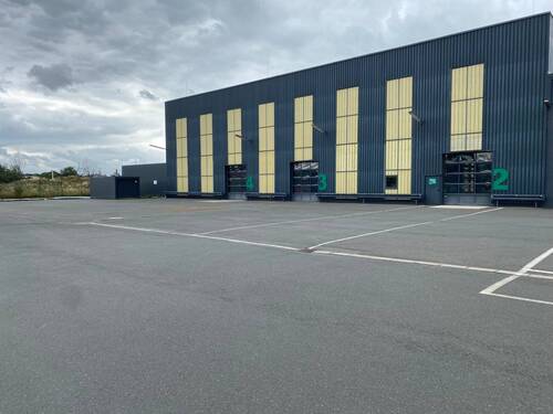 Rangierfläche vor Lagerhalle - 