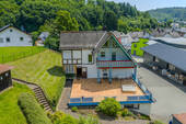 Aufnahme aus der Vogelperspektive - 5 Zimmer Mehrfamilienhaus, Wohnhaus zum Kaufen in Bad Endbach