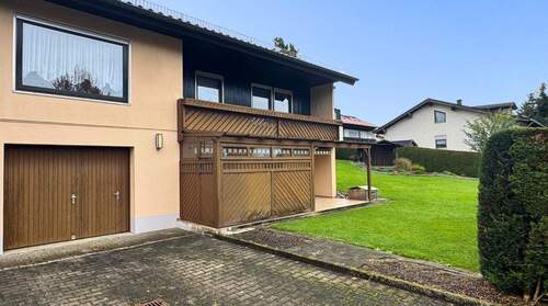 _Aussenansicht Ost 2.JPG - 5 Zimmer Mehrfamilienhaus, Wohnhaus in Tussenhausen