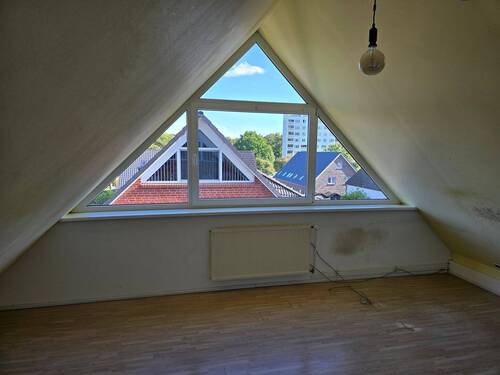 Dreiecks Fenster im Spitzboden - 