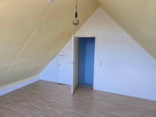 Spitzboden Raum... - 