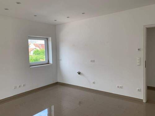 Anschluss Küche - 3 Zimmer Etagenwohnung in Augsburg