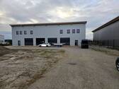 Außenansicht - +++Neubau: Beheizte Lagerhalle mit Bürofläche auf 2 Etagen +++