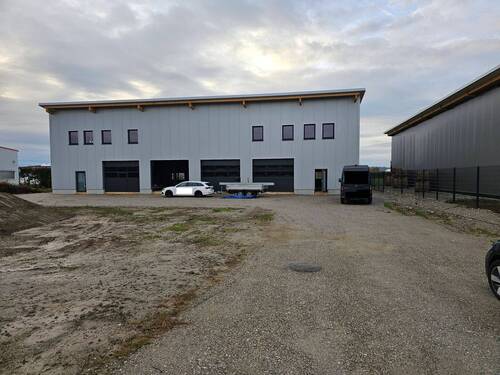 Außenansicht - +++Neubau: Beheizte Lagerhalle mit Bürofläche auf 2 Etagen +++