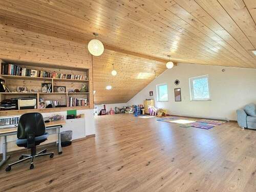 Großer Mehrzweckraum im Dachgeschoss - 