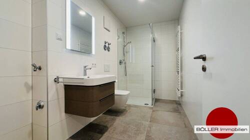 Badezimmer mit großer Dusche! - 