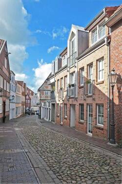 Straßenansicht mit Blick zum Fischmarkt - 3 Zimmer Etagenwohnung zur Miete in Stade