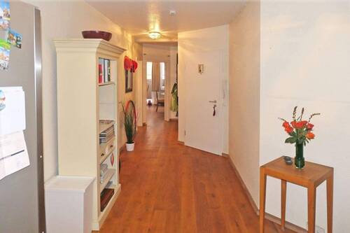 Diele mit Wohnung-Eingangstür - 
