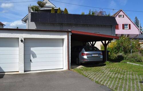 Carport und Garage - 4 Zimmer Reihenendhaus in Reutlingen
