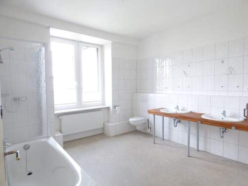 Bad - Etagenwohnung mit 100,00 m² in Osnabrück zur Miete