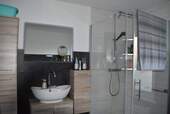 Duschbad mit Badmöbel - 