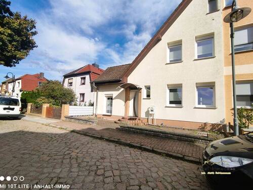 Hausansicht - 6 Zimmer Doppelhaushälfte zum Kaufen in Sandersdorf-Brehna