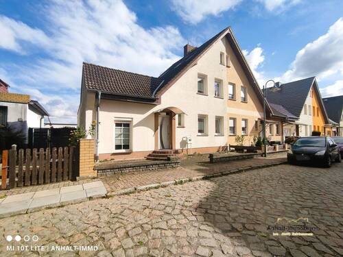 Hausansicht (2) - 6 Zimmer Doppelhaushälfte in Sandersdorf-Brehna