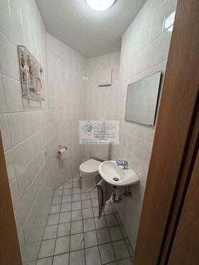 Gäste WC - 4 Zimmer Etagenwohnung in Bad Zwesten