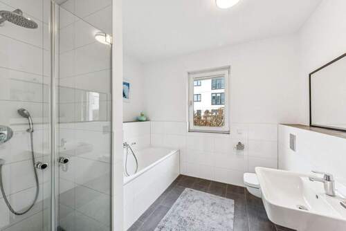 Bad - Terrassenwohnung mit 126,00 m&sup2; in Berlin zum Kaufen