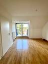 Zimmer 1 (Wohnzimmer/ Esszimmer) - Schöne, helle Wohnung mit Balkon in Essen-Haarzopf