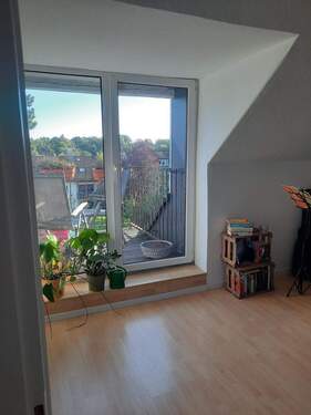 Zimmer 1 / Balkon - 3 Zimmer Etagenwohnung zur Miete in Essen