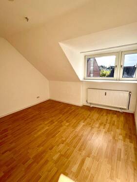 Zimmer 2 (Wohnzimmer oder Schlafzimmer) - 3 Zimmer Etagenwohnung in Essen