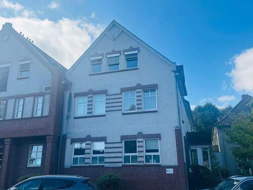 Außenansicht Straße - Gut vermietete Arztpraxis in zentraler Lage