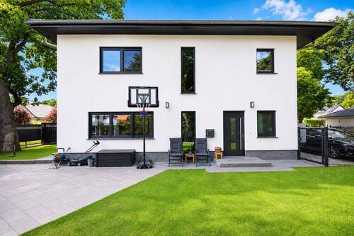 Hausansicht - Exklusive Doppelhaushälfte mit hochwertiger Ausstattung - direkt am Wäldchen auf sonnigem Südgarten