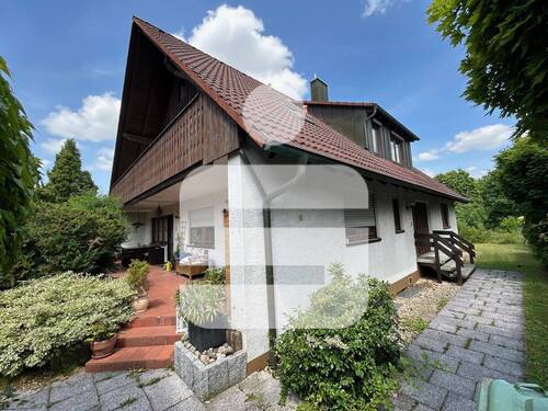 Deckblattbild - ZFH mit Einliegerwohnung in Dechsendorf...bevorzugte Wohnlage, ruhig am Ortsrand gelegen