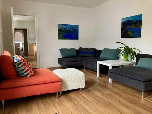 Wohnzimmer 80qm - Interessanter Doppelpack: Bezugsfreie 80qm Maisonette mit Garten und vermietete 53qm 3ZKB - privat