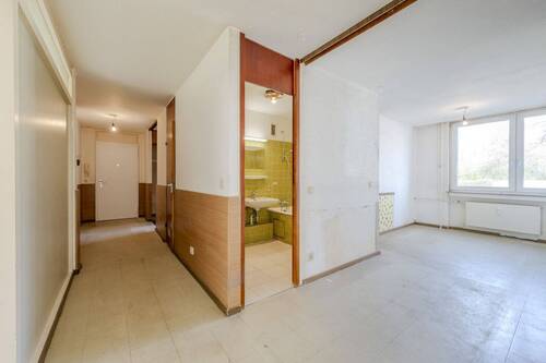 Diele - 4 Zimmer Etagenwohnung zum Kaufen in Ludwigsburg