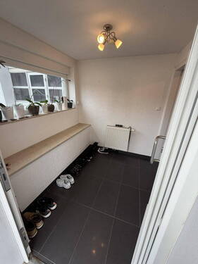 Hauseingang Windfang - Einfamilienhaus mit 300,00 m&sup2; in Pfungstadt zum Kaufen