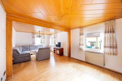 Wohnzimmer - 4 Zimmer Einfamilienhaus zum Kaufen in Ludwigsburg