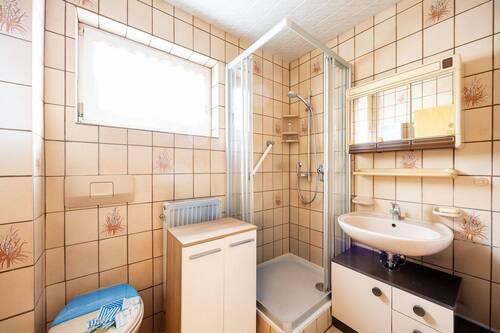 Badezimmer - Einfamilienhaus mit 90,00 m&sup2; in Ludwigsburg zum Kaufen