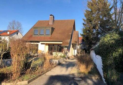 Außenansicht - Modernisiertes Einfamilienhaus in Erlangen-Büchenbach in ruhiger, familienfreundlicher Lage